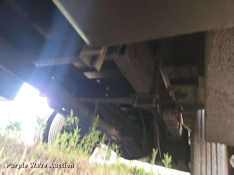 image for item DT4858 1999 Isuzu NPR box truck