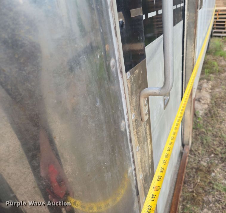 image for item DT4858 1999 Isuzu NPR box truck