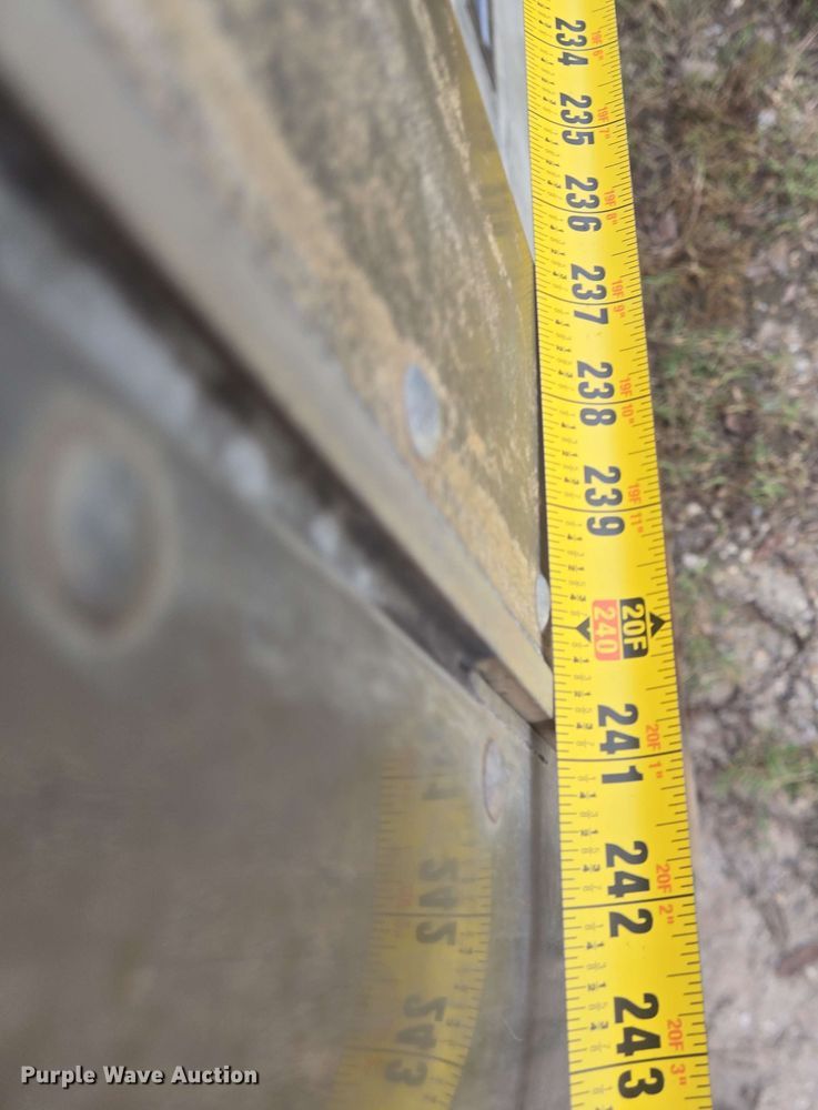 image for item DT4858 1999 Isuzu NPR box truck