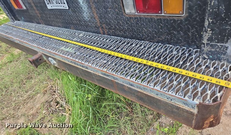 image for item DT4858 1999 Isuzu NPR box truck