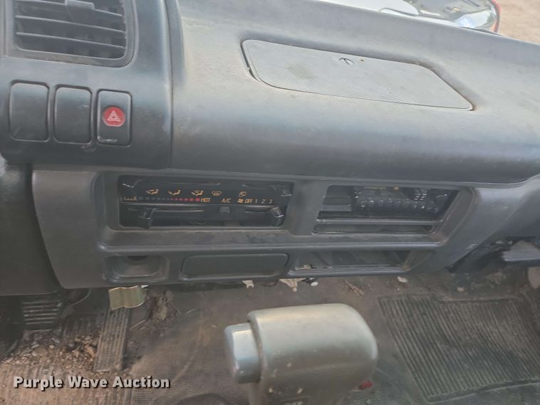 image for item DT4858 1999 Isuzu NPR box truck