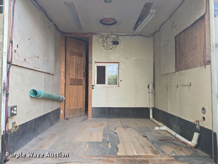 image for item DT4858 1999 Isuzu NPR box truck