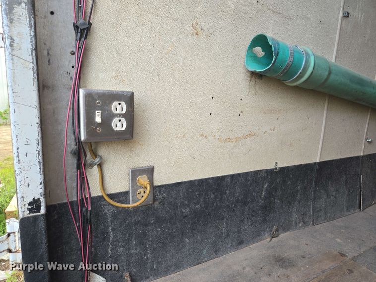 image for item DT4858 1999 Isuzu NPR box truck