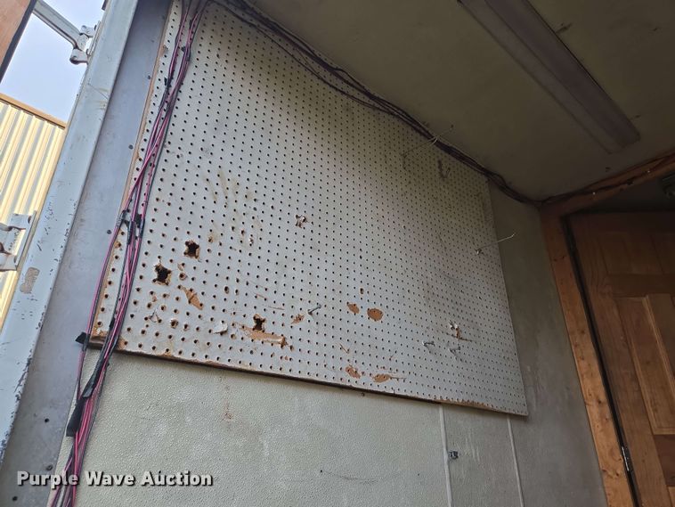 image for item DT4858 1999 Isuzu NPR box truck