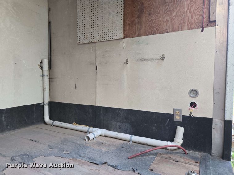 image for item DT4858 1999 Isuzu NPR box truck