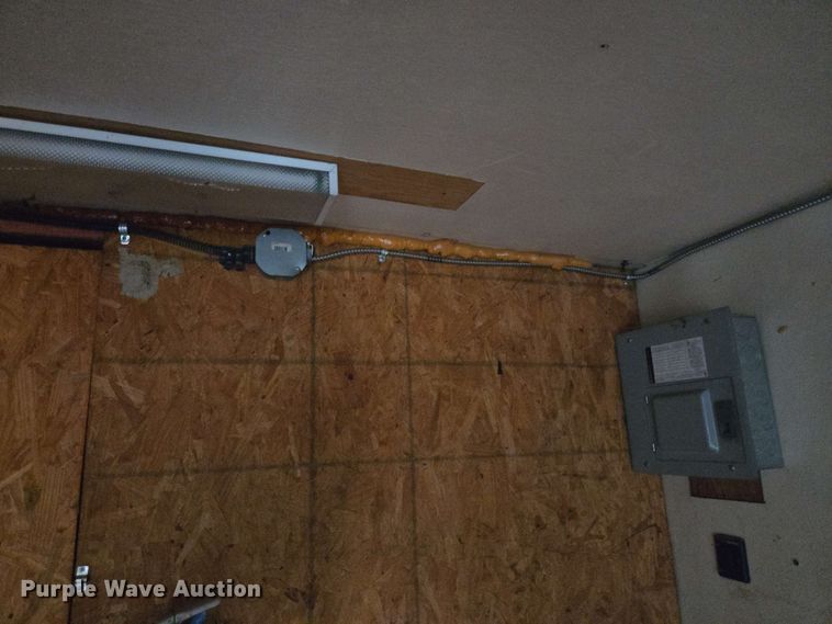 image for item DT4858 1999 Isuzu NPR box truck