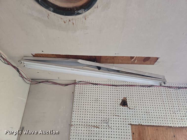 image for item DT4858 1999 Isuzu NPR box truck