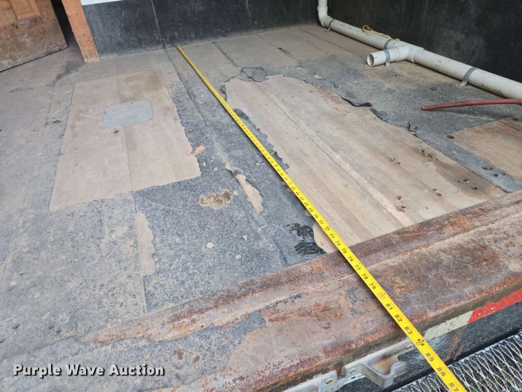 image for item DT4858 1999 Isuzu NPR box truck