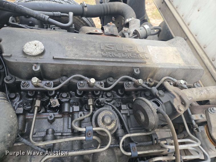 image for item DT4858 1999 Isuzu NPR box truck