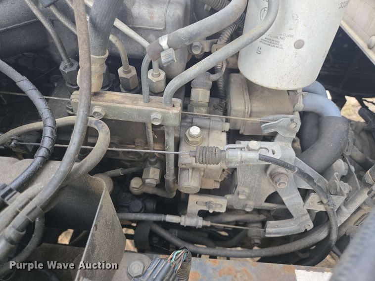 image for item DT4858 1999 Isuzu NPR box truck