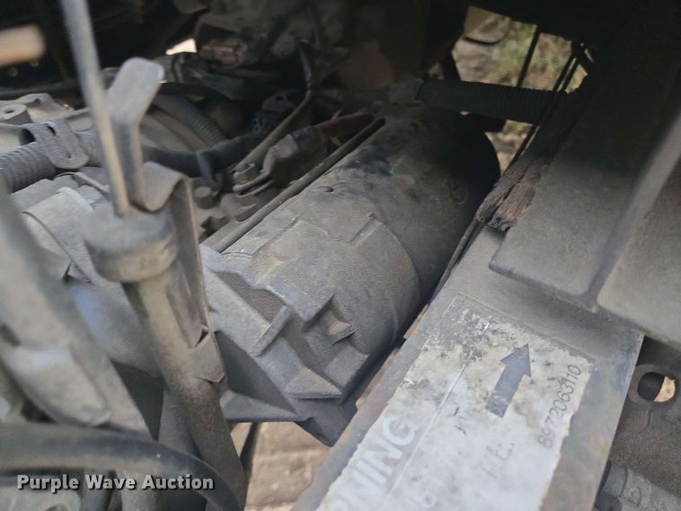 image for item DT4858 1999 Isuzu NPR box truck