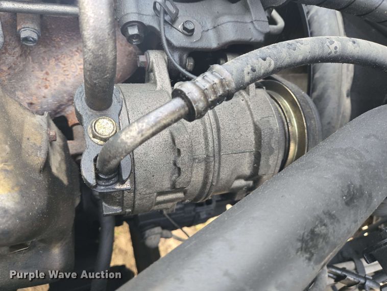 image for item DT4858 1999 Isuzu NPR box truck