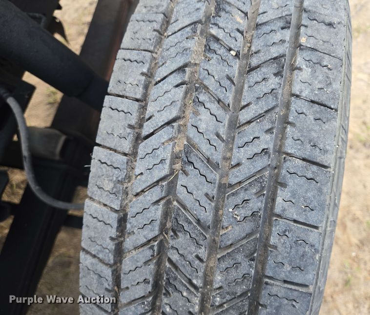 image for item DT4858 1999 Isuzu NPR box truck