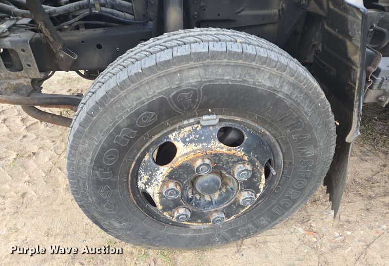 image for item DT4858 1999 Isuzu NPR box truck