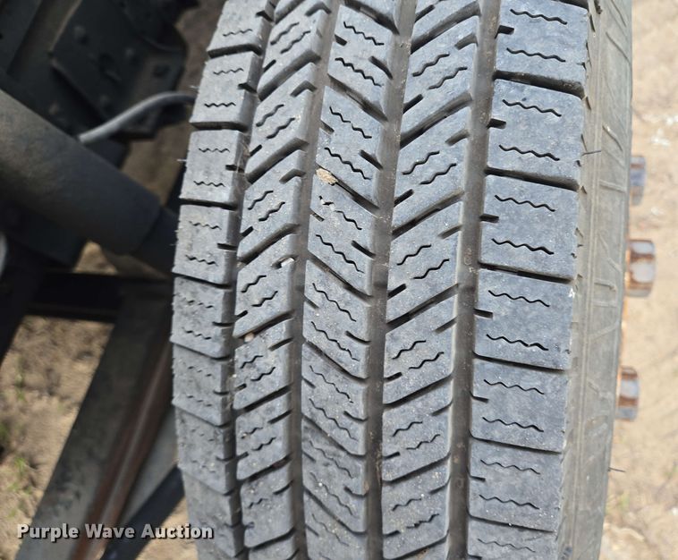 image for item DT4858 1999 Isuzu NPR box truck