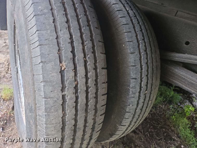 image for item DT4858 1999 Isuzu NPR box truck