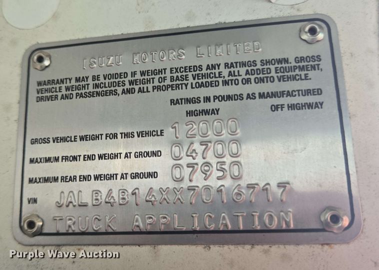 image for item DT4858 1999 Isuzu NPR box truck