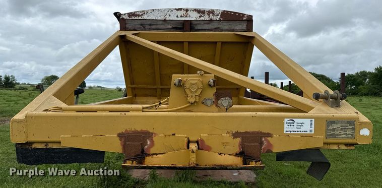 image for item DT6618 1984 Red River Manufacturing bottom dump trailer