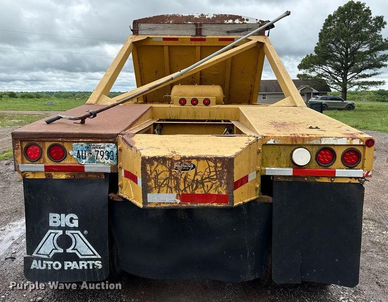 image for item DT6618 1984 Red River Manufacturing bottom dump trailer