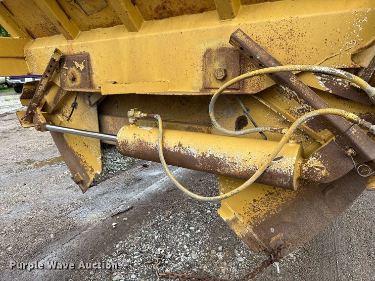 image for item DT6618 1984 Red River Manufacturing bottom dump trailer