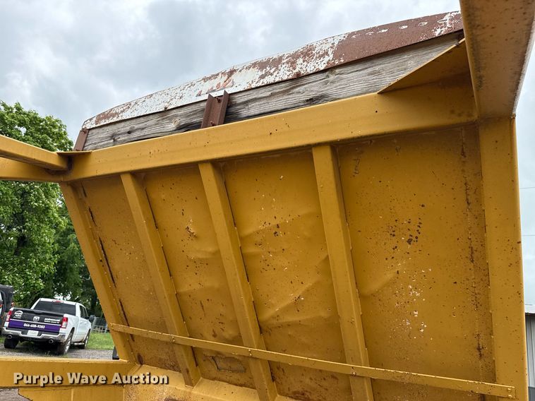 image for item DT6618 1984 Red River Manufacturing bottom dump trailer