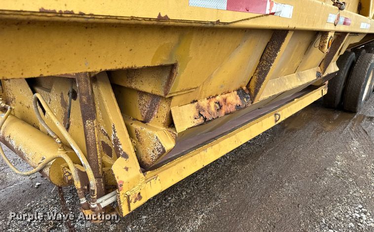 image for item DT6618 1984 Red River Manufacturing bottom dump trailer