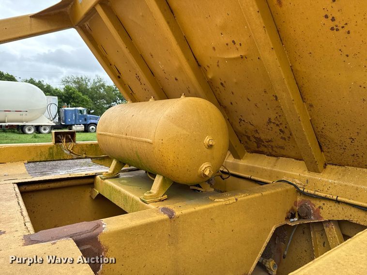 image for item DT6618 1984 Red River Manufacturing bottom dump trailer