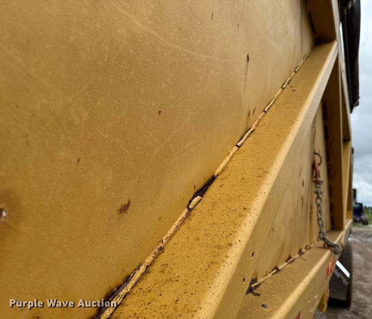 image for item DT6618 1984 Red River Manufacturing bottom dump trailer