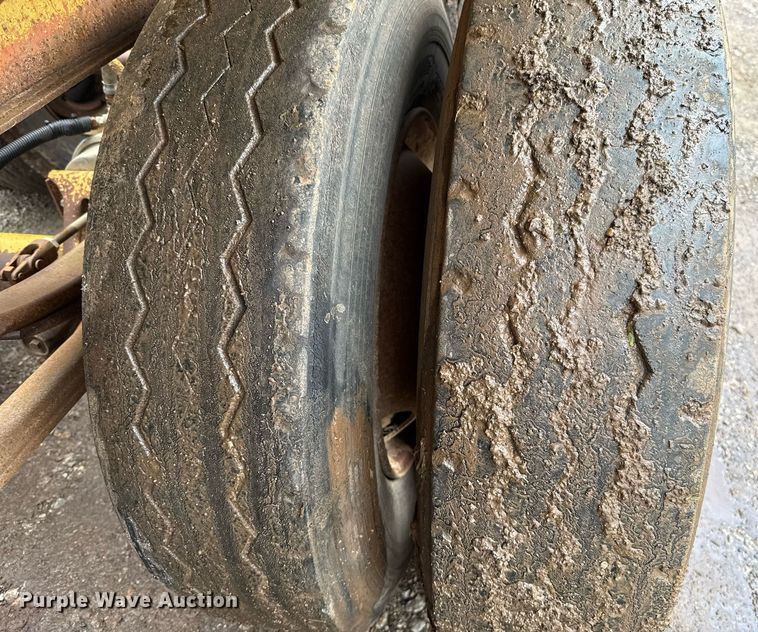 image for item DT6618 1984 Red River Manufacturing bottom dump trailer