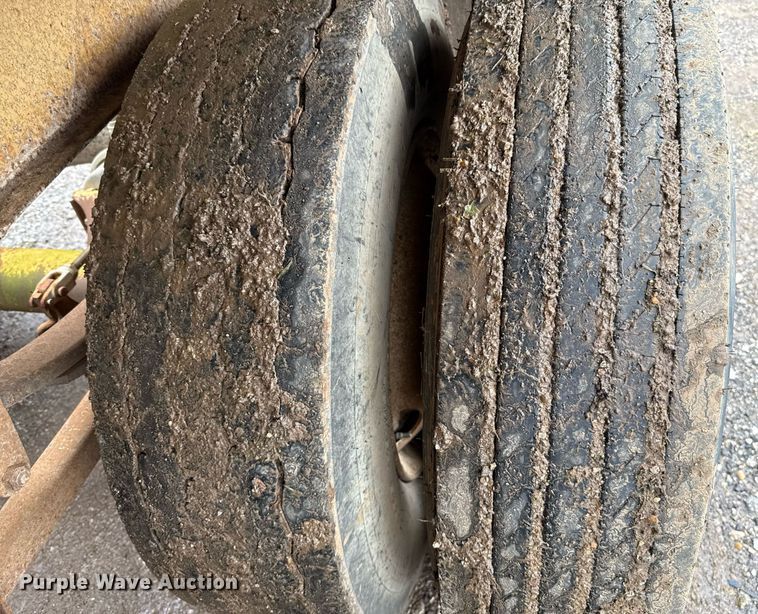 image for item DT6618 1984 Red River Manufacturing bottom dump trailer