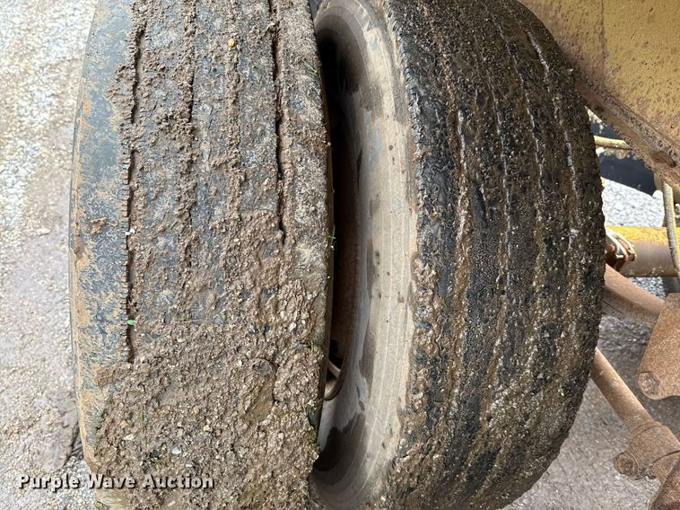 image for item DT6618 1984 Red River Manufacturing bottom dump trailer