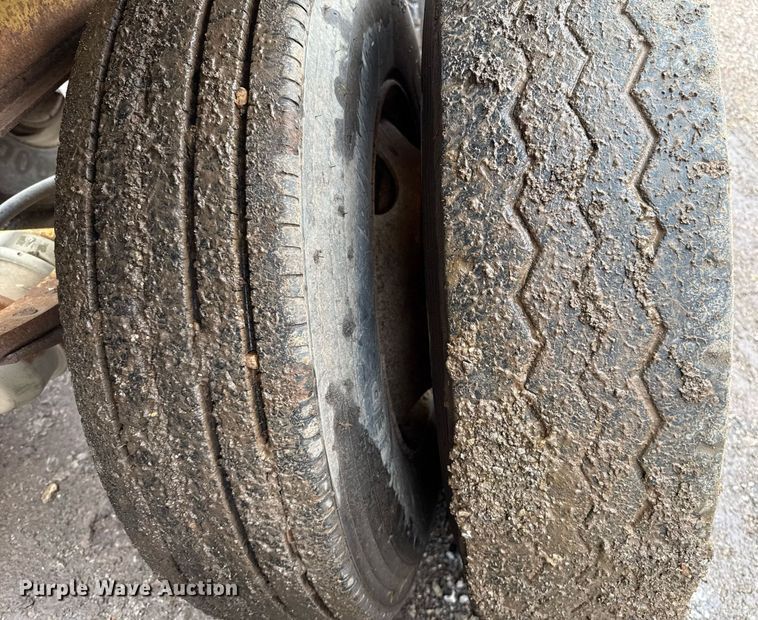 image for item DT6618 1984 Red River Manufacturing bottom dump trailer