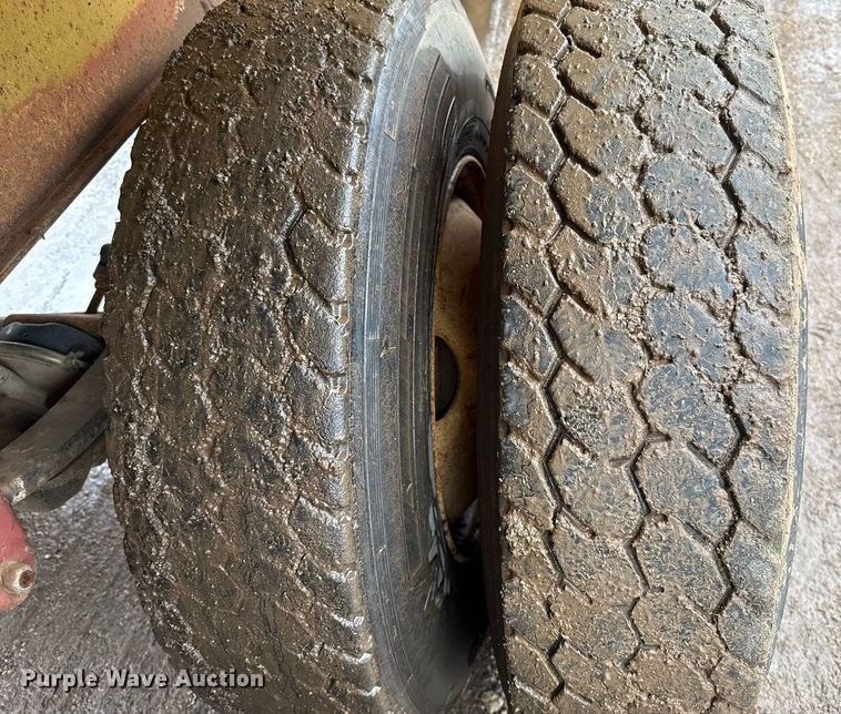 image for item DT6618 1984 Red River Manufacturing bottom dump trailer