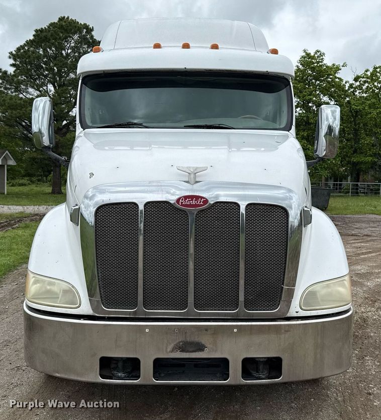 image for item DT6620 2006 Peterbilt 387 semi truck