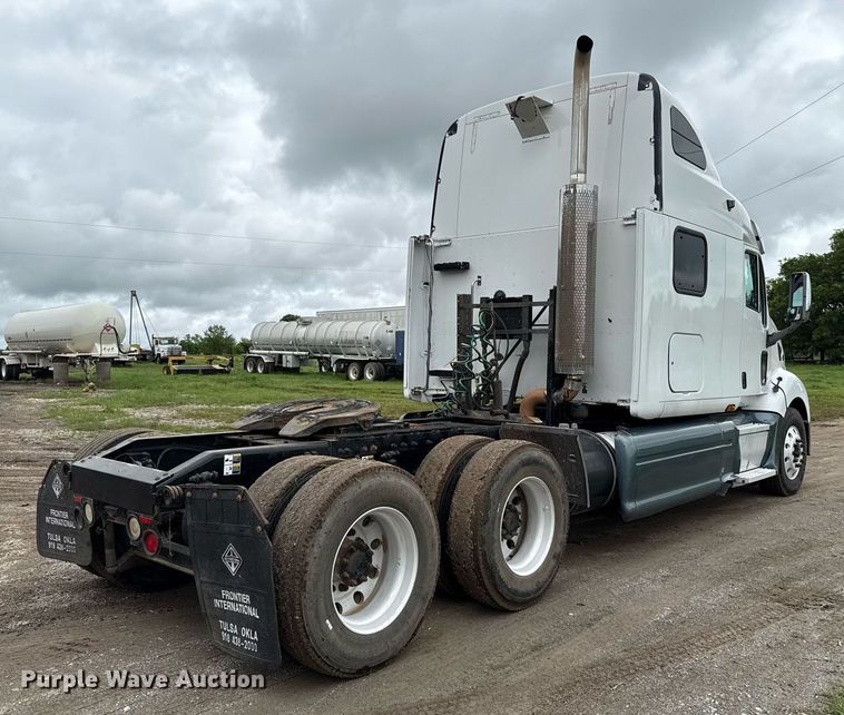 image for item DT6620 2006 Peterbilt 387 semi truck