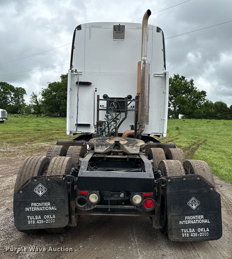 image for item DT6620 2006 Peterbilt 387 semi truck