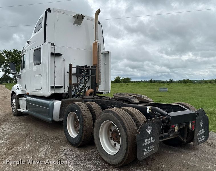 image for item DT6620 2006 Peterbilt 387 semi truck