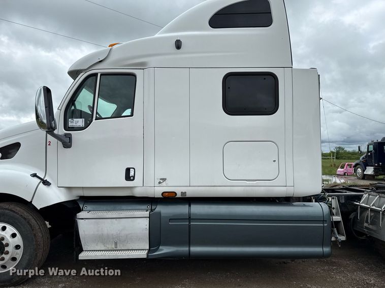 image for item DT6620 2006 Peterbilt 387 semi truck