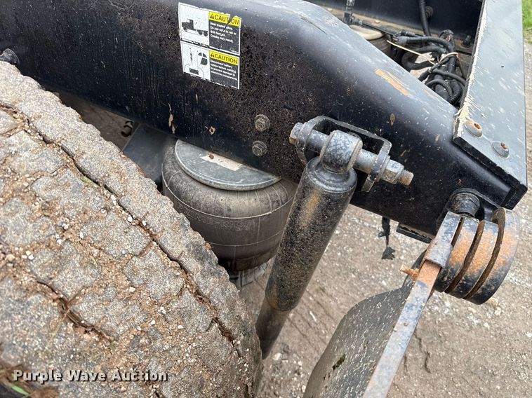 image for item DT6620 2006 Peterbilt 387 semi truck