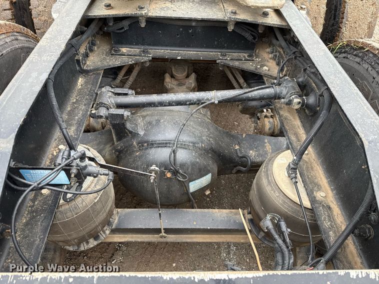 image for item DT6620 2006 Peterbilt 387 semi truck