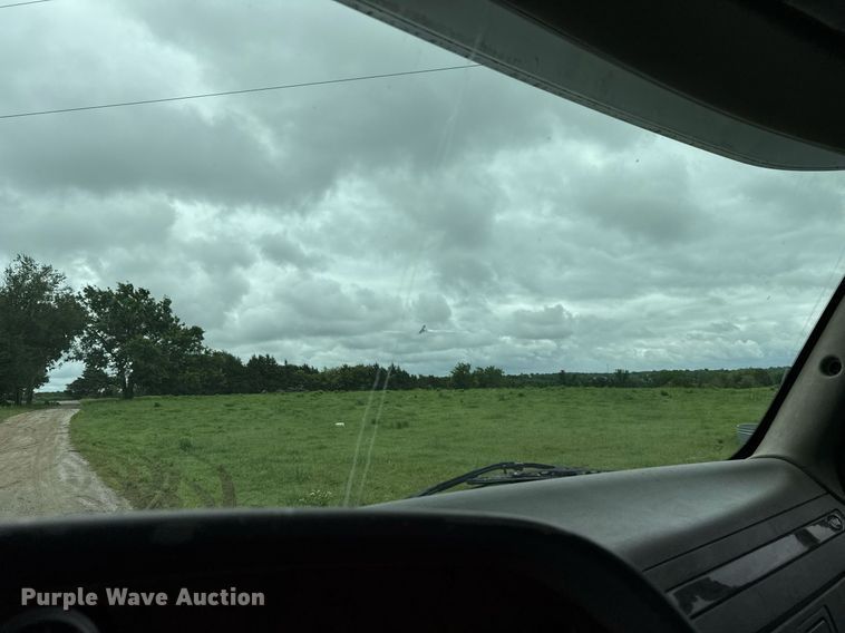 image for item DT6620 2006 Peterbilt 387 semi truck