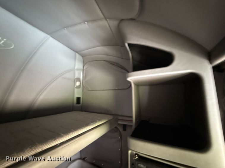 image for item DT6620 2006 Peterbilt 387 semi truck