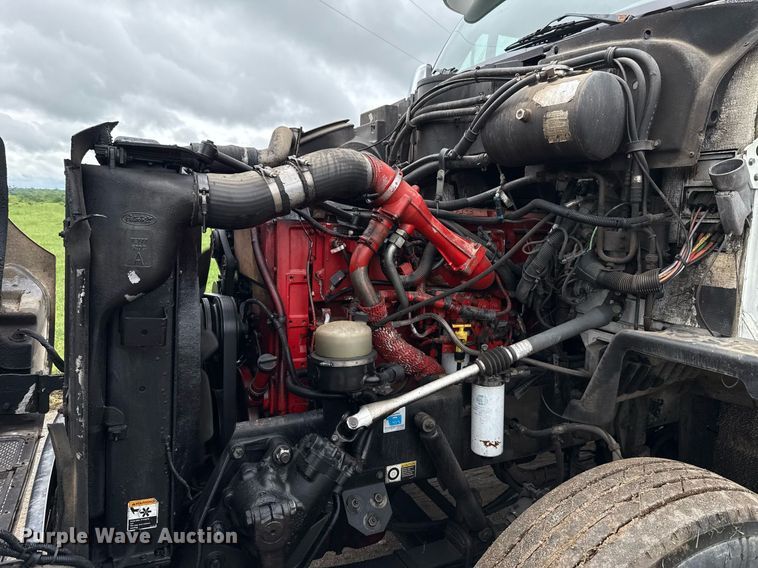 image for item DT6620 2006 Peterbilt 387 semi truck