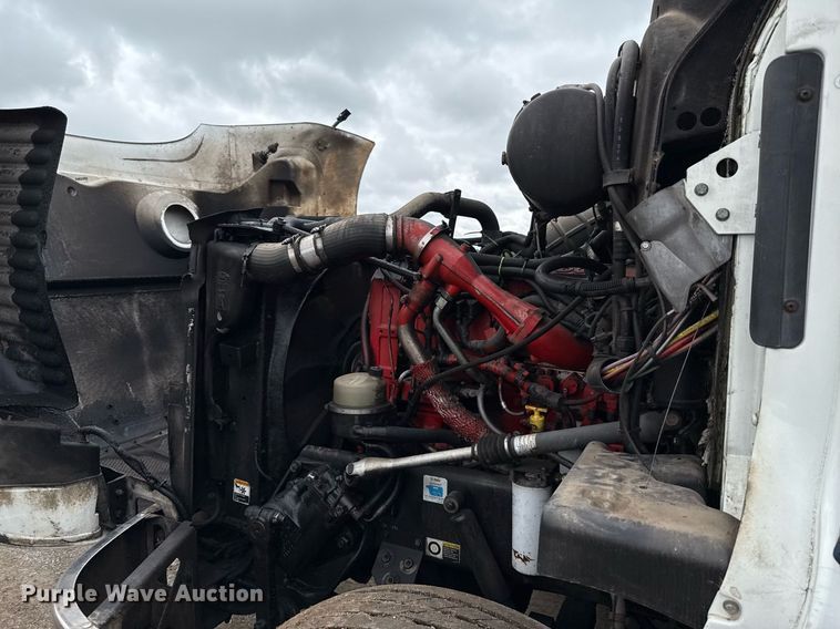 image for item DT6620 2006 Peterbilt 387 semi truck