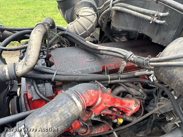 image for item DT6620 2006 Peterbilt 387 semi truck