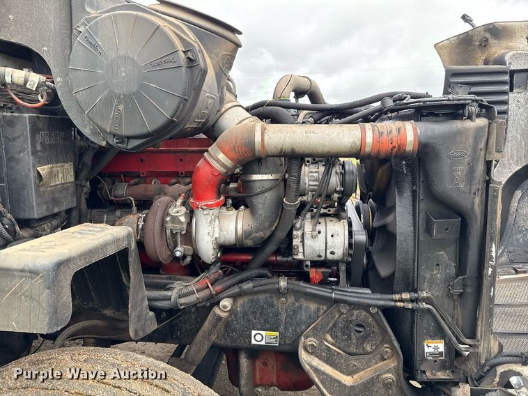 image for item DT6620 2006 Peterbilt 387 semi truck