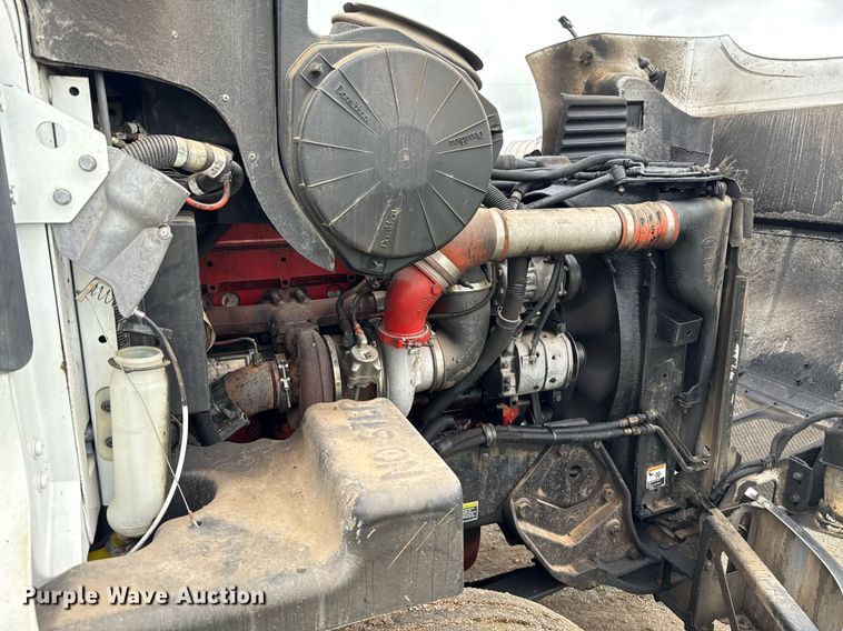 image for item DT6620 2006 Peterbilt 387 semi truck