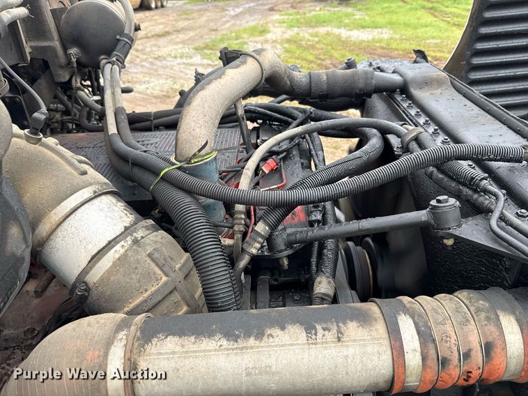 image for item DT6620 2006 Peterbilt 387 semi truck