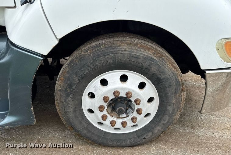 image for item DT6620 2006 Peterbilt 387 semi truck