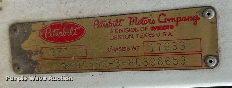 image for item DT6620 2006 Peterbilt 387 semi truck